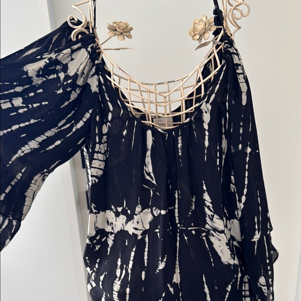 Elegant Black and White Women's top